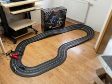 Carrera Evolution Rennbahn mit Rennauto Petronas 25400