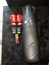 Boxsack Und Boxhandschuhe +