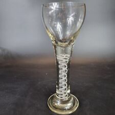 Großer antiker Josephinenhutte Trinkglasbecher mit undurchsichtigem Twist Stiel 28 cm