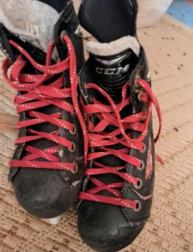 Eishockeyschlittschuhe des