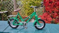 Altes antikes Kinderfahrrad