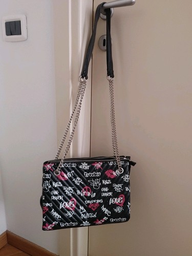 Schwarze tasche mit graffiti - schwarze,