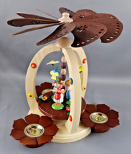 Osterpyramide bunt mit