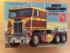 AMT White Freightliner Dual