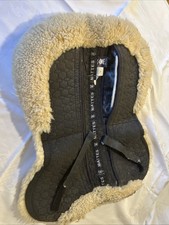 Mattes-Korrekturpad, 6 Filzeinlagen, kühlendes o. wärmendes Lammfell, ungewasch.