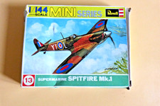 Supermarine Spitfire Mk.1 von Revell  in 1:144 komplett mit  Decals