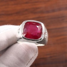 Erhitzter Rubin Edelstein Mit