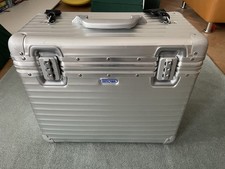 Rimowa Pilotenkoffer mit Trageriemen