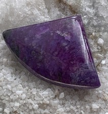 Sugilith Cabochon , Heilstein, Edelstein 47,25ct. , 43 X 30 mm        # 235