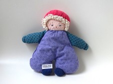 Sigikid Stoffpuppe Frottee lila grün Anzug Vintage Puppe Schmusepuppe (T233)