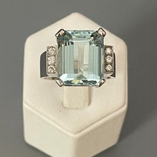 STRAHLENDER DAMENRING MIT