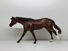 Breyer Don’t Look Twice Modellpferd Roxy 1:9