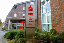 Werbepylon mit Digital-Uhr, Edelstahloptik, LED beleuchtet, H=2200 mm