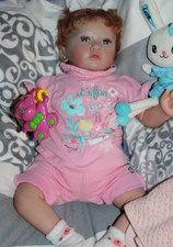 Abigali  v. Tuzio Ross , schaut in diese Augen, gespendet für die Aktionen  2025