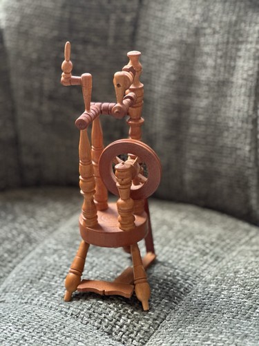 Altes miniatur spinnrad - altes, miniatur-spinnrad