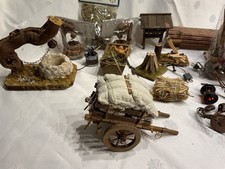 Krippenzubehör 19 tlg.Brunnen Laternen Lagerfeuer Krippe Kind Holzklotz u.a.