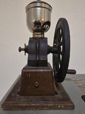 Antike manuelle Kaffeemühle