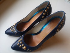 Extravagante Patricia Pepe Designer-Pumps/Schuhe mit Nieten-Deko blau Gr. 39, 6