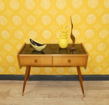 50er Jahre mini Kommode zierliches Flurmöbel auf Beinen mit Glasplatte/Golddekor