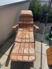 Verchromter Liegestuhl in