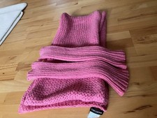Schal und Stulpen von Gabi Lauton in rosa