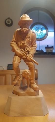 Geschnitzte jäger figur holz - figur,