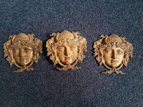 Drei vergoldete medusa - drei,