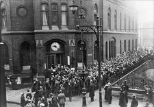 Crowds in front of the post