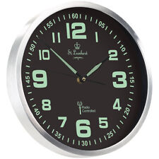 St. Leonhard Funk-Wanduhr mit Quarz-Uhrwerk, nachleuchtenden Ziffern und Zeigern