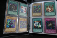Ordner mit Yu-Gi-Oh! Karten 