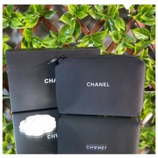 CHANEL BEAUTÉ cosmetic bag-