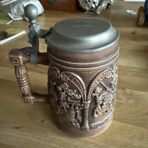 Bierkrug mit zinndeckel - bierkrug,