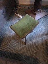 Kleiner Klavierhocker mit