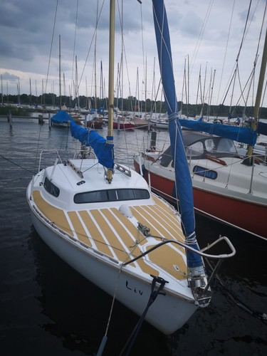 Segelboot mit trailer - mit,