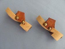 1 Paar alte Holzschuhe mit