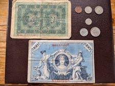 Satz Geld Münzen & Scheine