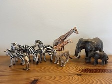 Schleich Safari-Tiere Afrika: Elefanten, Giraffen, Zebras, Geparden, Erdmännchen