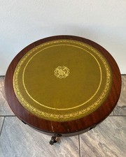 Eleganter antiker Trommeltisch