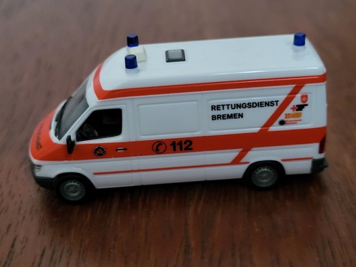 Krankenwagen modell herpa - krankenwagen,