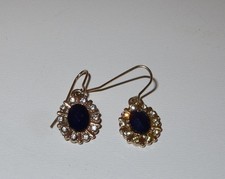 "Modeschmuck" Ohrstecker, Goldfarben mit blauem Stein und je 10 Glitzersteine