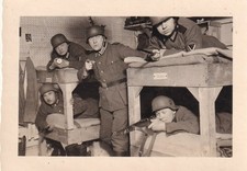 Foto - Soldaten mit Stahlhelm