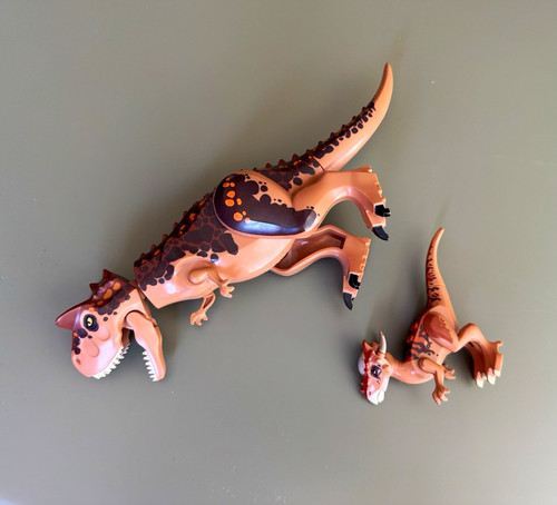Lego carnotaurus und kleiner - carnotaurus,