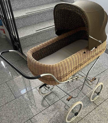 Klassischer kinderwagen - klassischer,