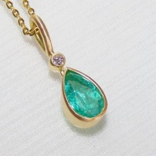 Smaragd Anhänger aus 750 Gold, Schmuck vom Goldschmied, Unikatschmuck