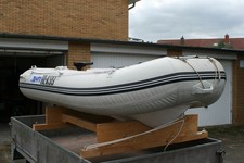 AWN-240RIB aufblasbares Boot, weiß, 243 cm x 155,5 cm, mit Bodenwanne