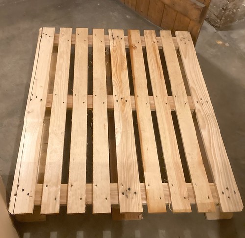 Holzpalette 1 - cp,