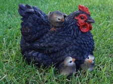 Gartenfigur Huhn mit Küken schwarz Henne Haus Frostsicher Dekofigur Bauernhof