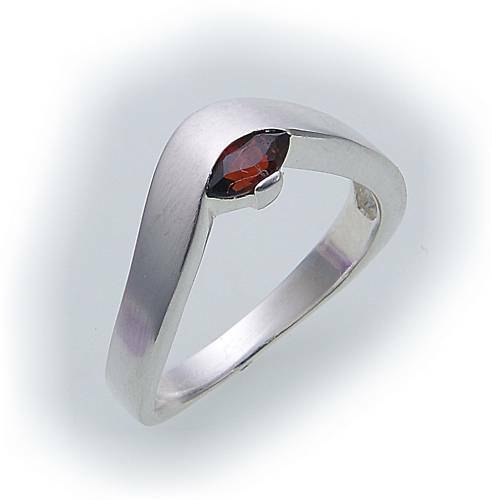 Damen ring granat in silber - m.,