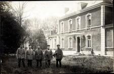 Foto Ak Deutsche Soldaten in Uniform, Feldgendarm, Ringkragen - 10592517