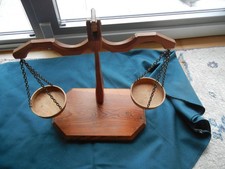 Waage aus Holz für Kaufladen